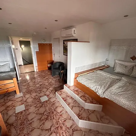 Pod Lesem بيت ضيافة موست